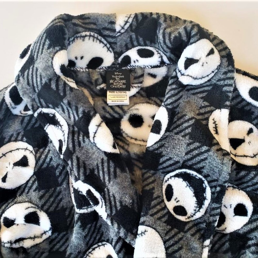 NEW JACK SKELLINGTON SOFT PLUSH ROBE BOYS SIZE LARGE 12/14 NWT - Picture 2 of 3